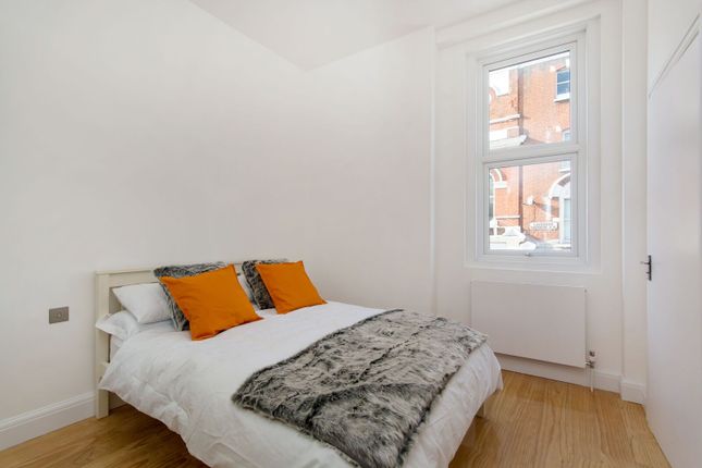 Lavender Hill, Clapham Junction photo 2