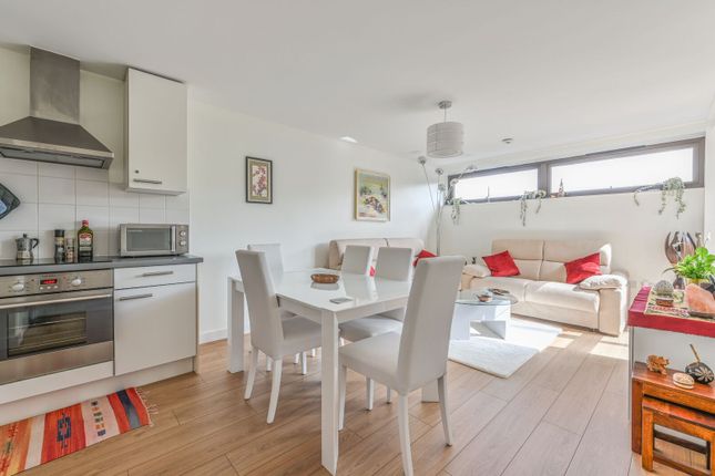 1-bed flat on Petergate, Battersea, £2,800/mo