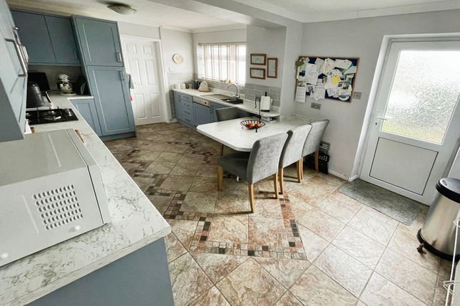 7 Maes Bryn, Bridgend photo 2