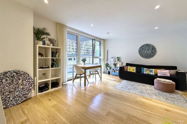 1 Harbourside Court, 4 Gullivers Walk, Surrey Quays photo 3
