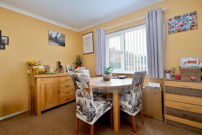 27, Coxons Close, Huntingdon photo 5