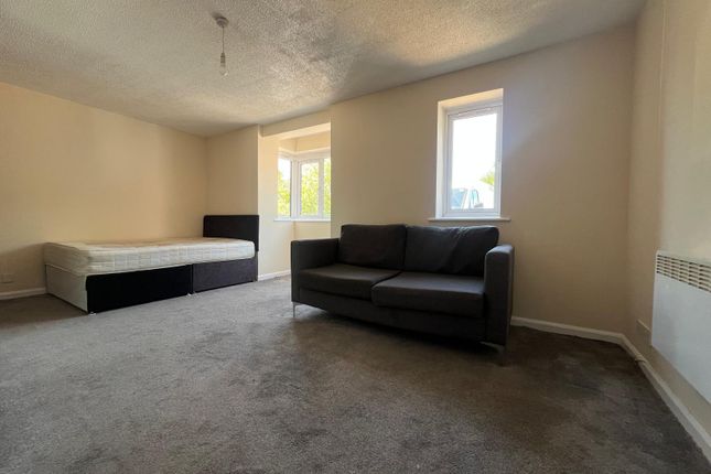 1, Franklin Avenue, Slough photo 4
