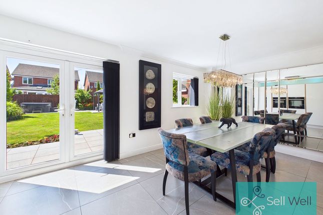 25, Spinners Drive, Manchester photo 3