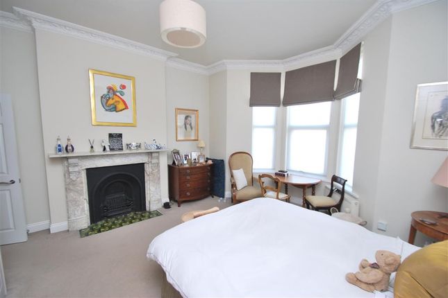 47, Bath photo 4
