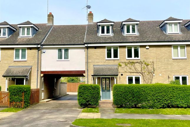 Town house for sale in Woodside, Stamford