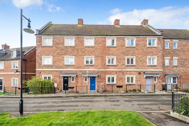 Thumbnail Town house for sale in Redhouse Gardens, Swindon, Wiltshire
