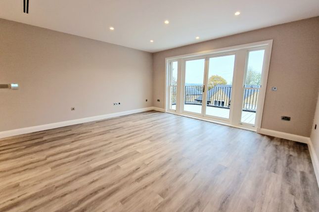 Flat for sale in Camlet Way, Barnet