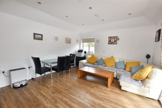 3, Windsor Place, Chili Road, Redruth photo 4