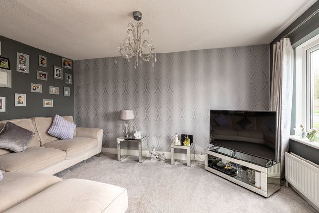 7, Anne Boleyn Close, Sheerness photo 4