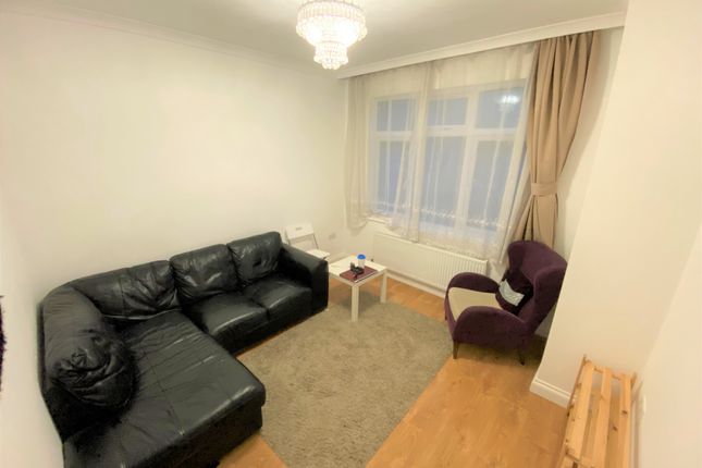 Thumbnail Town house to rent in Avondale Road, London