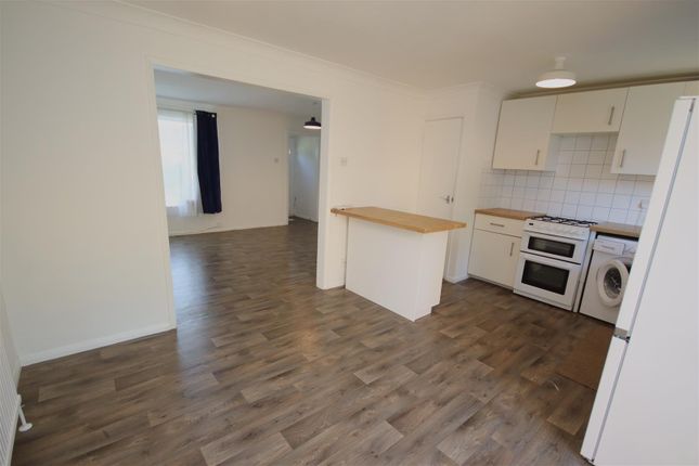 39, Pheasant Rise, Bar Hill photo 3