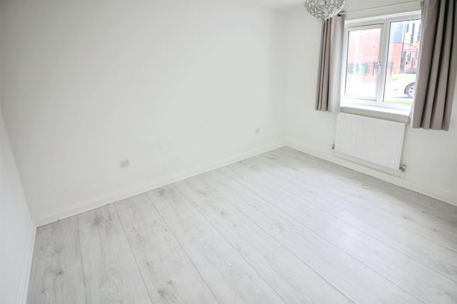 64, Wordsworth Drive, Leeds photo 4