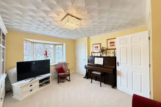 48, Steadings Way, Keighley photo 3
