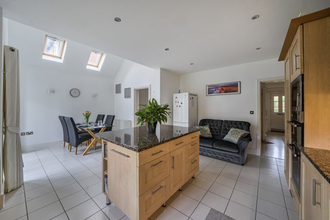 3, Moser Grove, Lymington photo 4