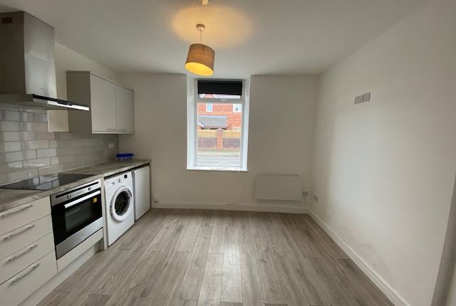 Flat to rent in Sanquhar Street, Cardiff