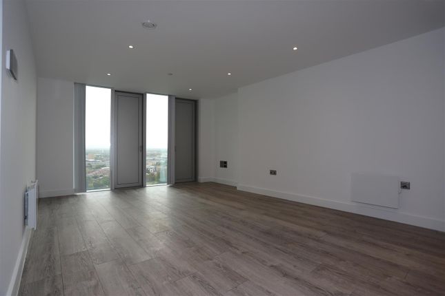 Flat to rent in 15 Silvercroft Street, Manchester