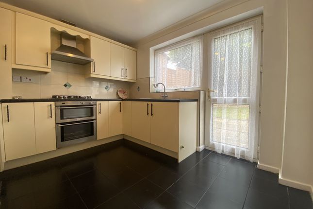 3, Lowlands Close, Northampton photo 3