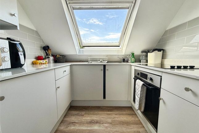 Flat 8, The Pines, 34, Sussex Street, West Sussex photo 3