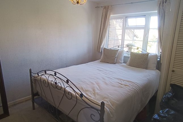 15K, Hannards Way, Hainault photo 4