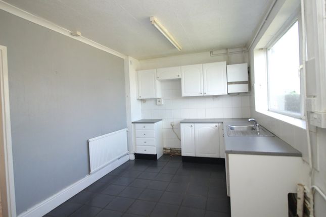 37, Pinewood Square, Barry photo 3