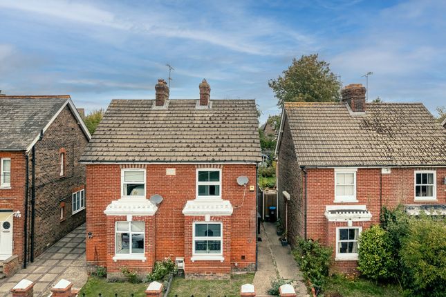2-bed house on 1 Belmont Cottages Newchapel Road, Lingfield, £1,700/mo