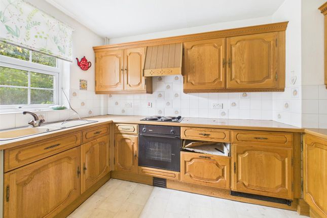 4, Armstrong Close, Pinner photo 3