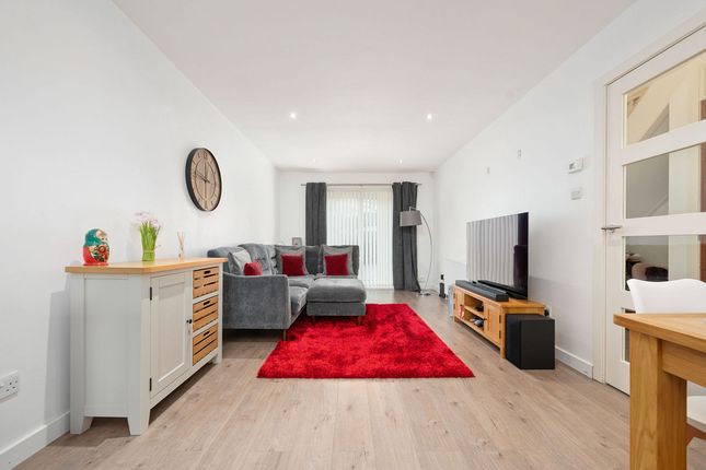 405, Altyre Court, Glenrothes photo 2