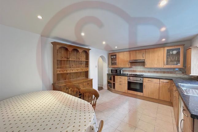 2, Beavor Grove, London photo 4