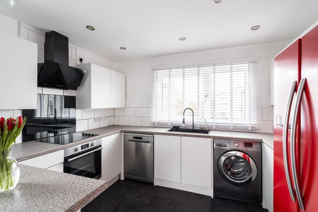 18/2, Bughtlin Green, Edinburgh photo 3
