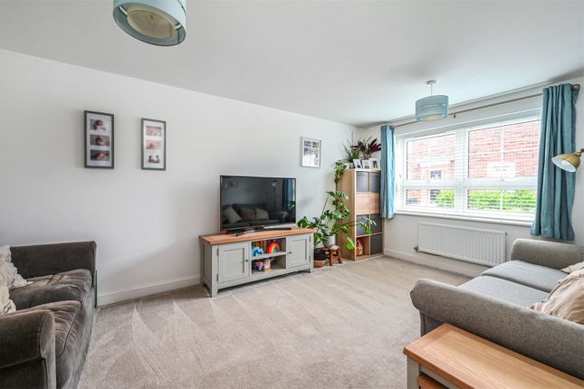 4, Viney Close, Hampshire photo 3