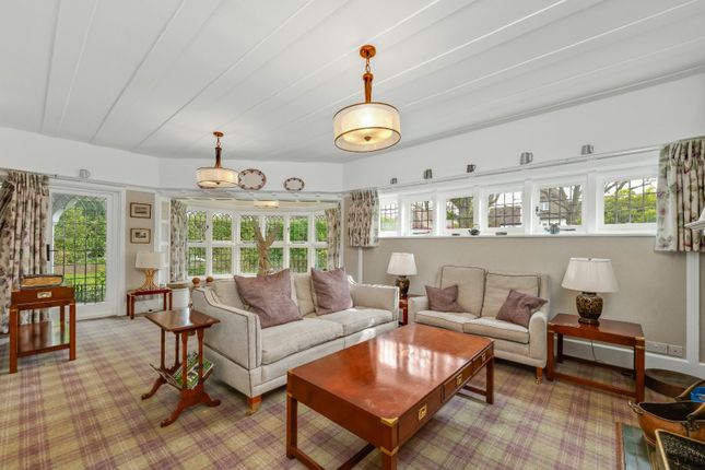 Rothney, 19, Beaconsfield Road, Esher photo 4