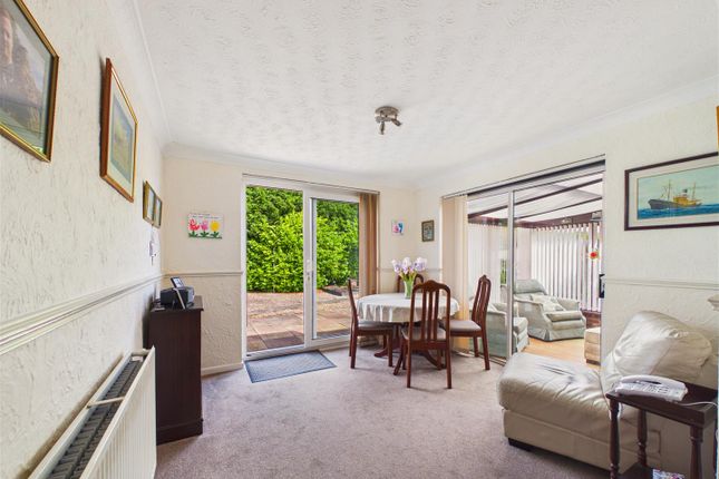 2, Hawthorn Close, Newport photo 3