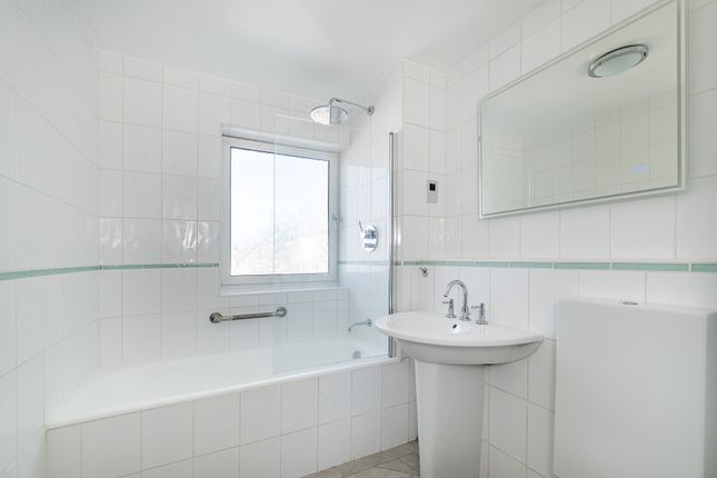 Flat 4, Parkside House, High Street Wimbledon, London photo 3