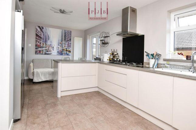 60, Clwyd Park, Rhyl photo 3