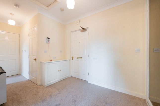 Flat 23, Worcester Court, Worcester Park photo 3