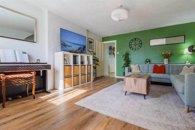 21, St. Wulstan Way, Southam photo 2