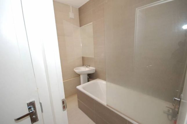 15 Bentinck House, White City Estate, London photo 5