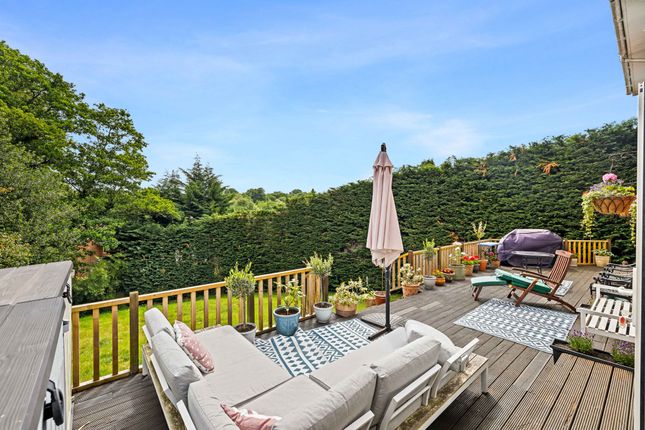 18 Lancaster Drive, East Grinstead photo 4