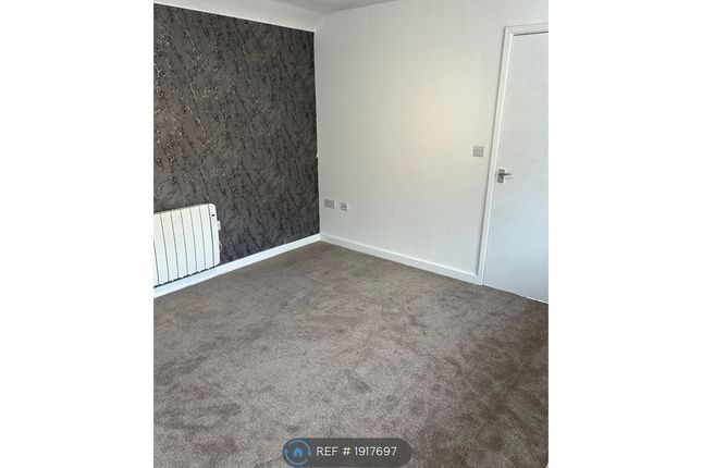Flat, A Gerard St AshtonInMakerfield, Wigan photo 3