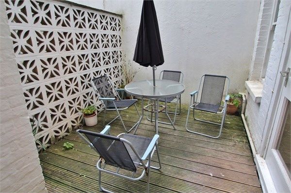 Flat to rent in Brunswick Terrace, Hove
