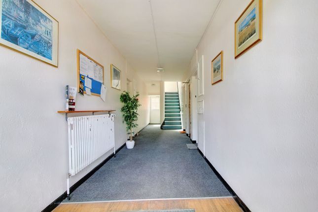 Flat for sale in Knighton Park Road, Leicester