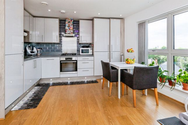 Apartment 32, Trevenna, 97-111, Windsor Road, Slough photo 4