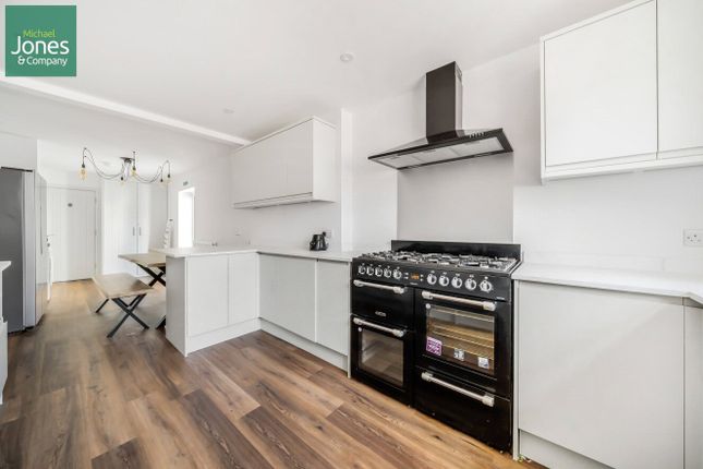 Room 2, 52, Ashdown Road, West Sussex photo 5