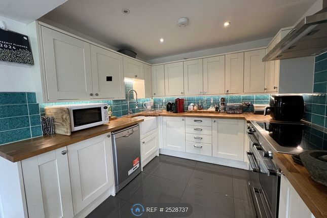 Kitchen (Full View)