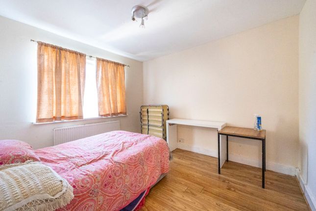 Wellington Road  E6, East Ham photo 4