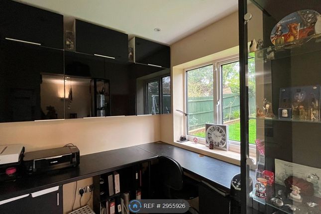 B Princes Avenue, Carshalton photo 4
