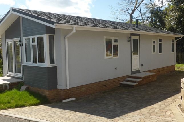 Thumbnail Mobile/park home for sale in Holloway Hill, Lyne, Chertsey