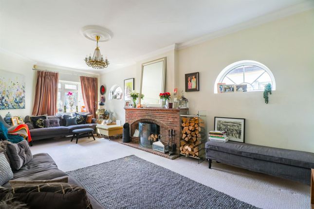 22, Georges Wood Road, Brookmans Park photo 2