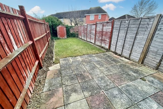 25 Elveden Close, Luton, Bedfordshire photo 2