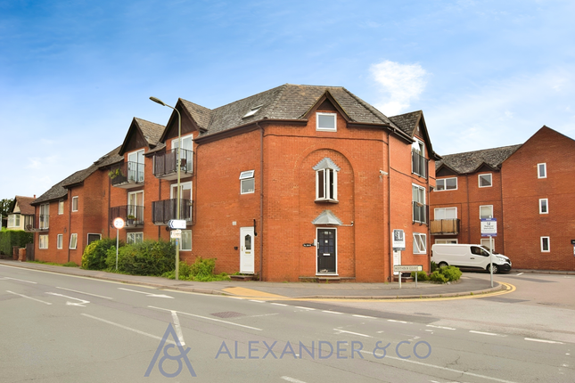 Thumbnail Flat to rent in Westholm Court, Bicester